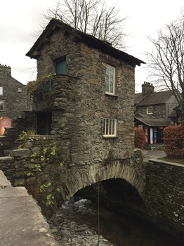 bridgehouse-2334127_1920.jpg